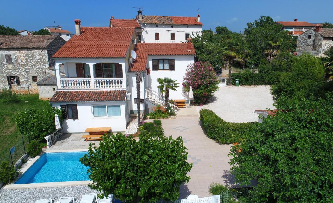 Apartments Ella Porec Exterior photo